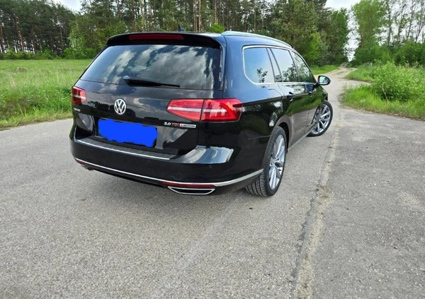 Volkswagen Passat cena 58999 przebieg: 229000, rok produkcji 2015 z Łomża małe 277